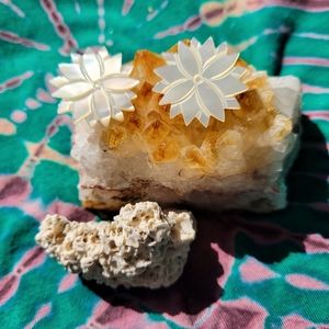 White, genuine mother of pearl, vintage flower stud/post earrings.